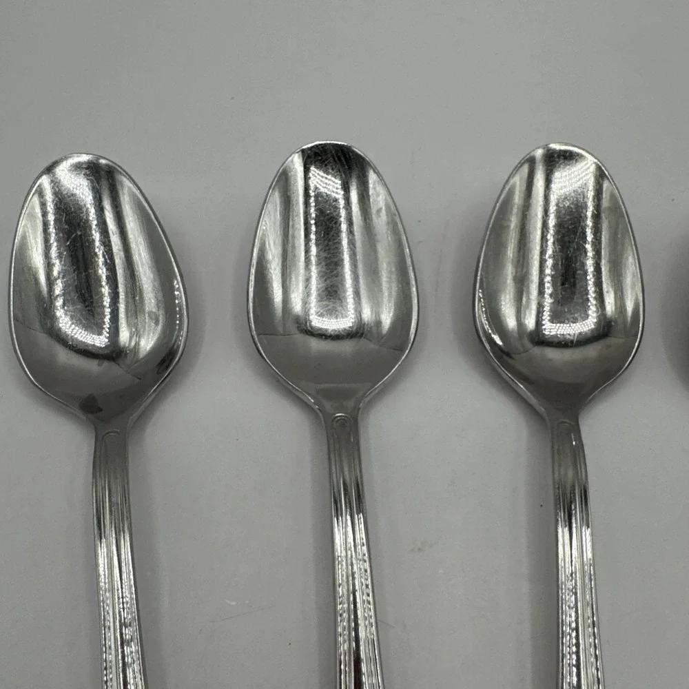 Oneida‎ FLAMBE 4 Soup Spoons Glossy 18/10 Stainless Steel Flatware